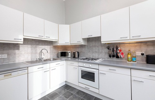 Vincent Square Apartment | ST GEORGES SQUARE, PIMLICO- Beautiful 1-bed Pied a Terre apartment near Victoria