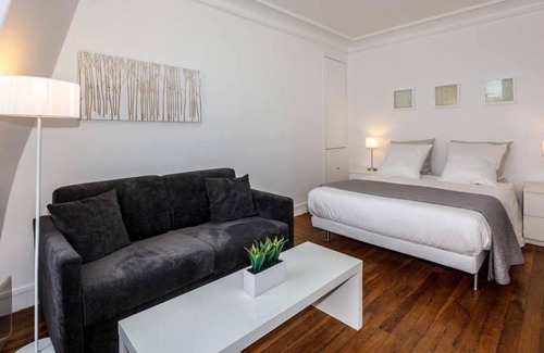Saint-Germain-l'Auxerrois Apartment | ST GERMAIN des PRES well-equipped Studio at the center of all