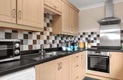 Wiseman's Bridge Apartment | St Helens Apartment 1 - Short Walk to Beach