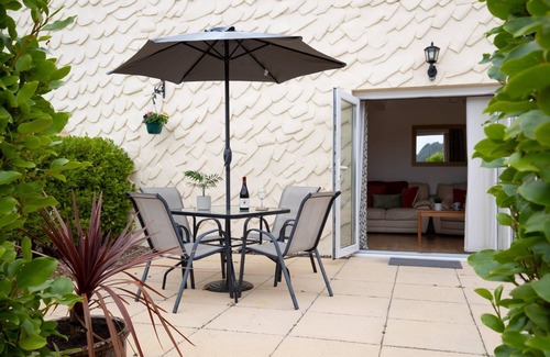 Wiseman's Bridge Apartment | St Helens Apartment 2 - Short Walk to Beach
