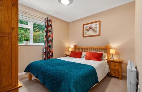 Wiseman's Bridge Apartment | St Helens Apartment 2 - Short Walk to Beach