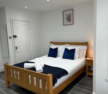 Headington House | St Helens House Incredible Location with Parking & Garden