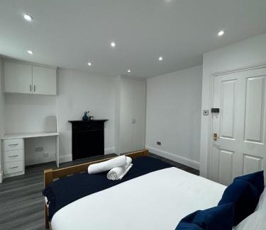 Headington House | St Helens House Incredible Location with Parking & Garden