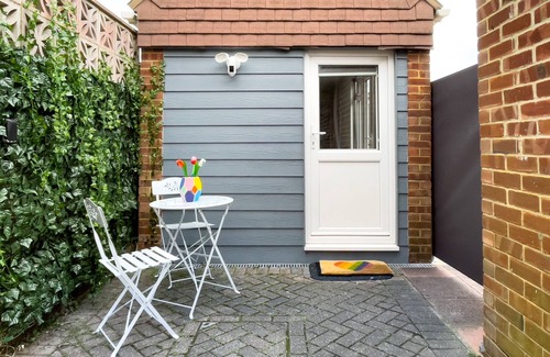 Hove Cottage | St Helens Studio - Free Parking By My Getaways
