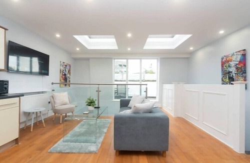 Northcote Apartment | St John's Hill Duplex