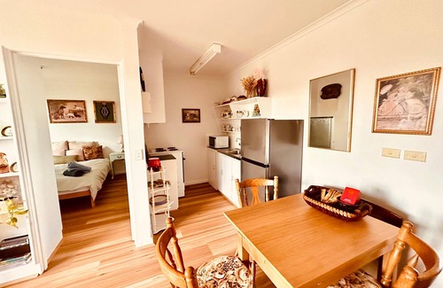 St Kilda Apartment | St Kilda Melbourne Cottage hotspot with Car Park