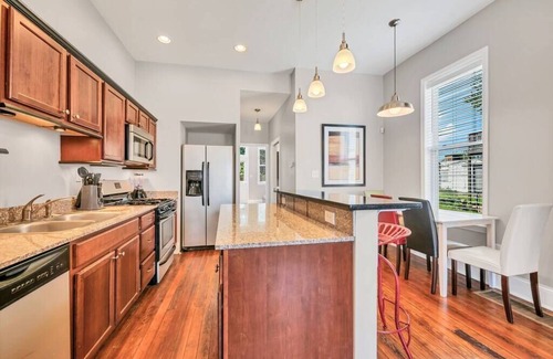 St. Louis Hotel | St Louis Townhome-Perfect for Groups!