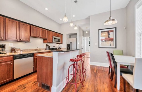 St. Louis Hotel | St Louis Townhome-Perfect for Groups!