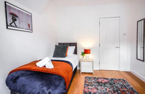 Easton Apartment | St Marks Place by N And N Stays Ltd Great location, Perfect For Contractors & Workers, Free on-street Parking, Fast Wifi and close to local restaurants and bars