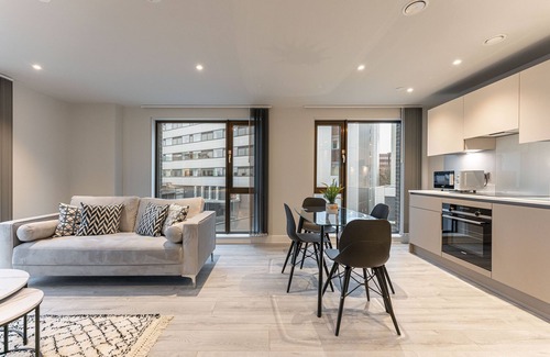 The Westside Apartment | St Martin's Place: Luxe Apartment in BMH Centre