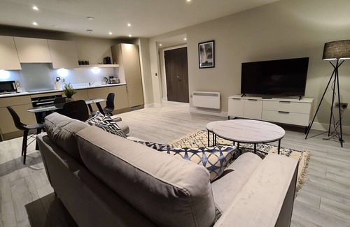 The Westside Apartment | St Martin's Place: Luxe Apartment in BMH Centre