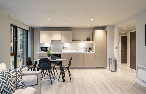 The Westside Apartment | St Martin's Place: Luxe Apartment in BMH Centre