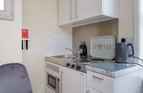 Southampton City Centre Apartment | St Mary's Modern Central Huge Studio Apartments