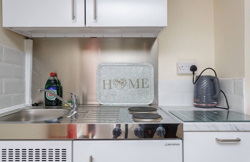Southampton City Centre Apartment | St Mary's Modern Central Huge Studio Apartments
