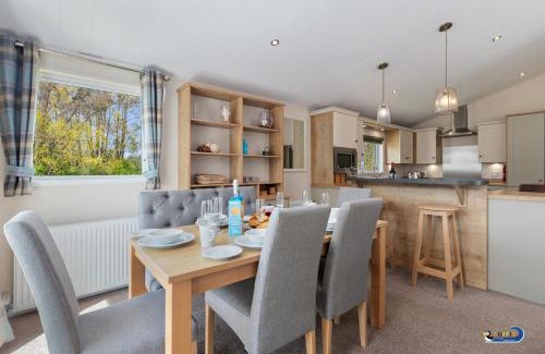 Penally House | St Mary's View - Luxury Lodge, Short Walk to Beach, Parking