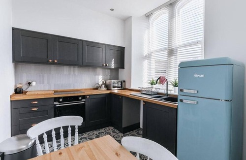 Penistone Apartment | ST MARYS APARTMENT - Modern Apartment in Charming Market Town in the Peak District