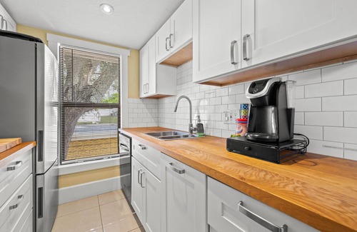 Crescent Lake House | St Pete Dtwn+15 min to beach+ Large beautiful rental w/2 bikes to tour st pete!