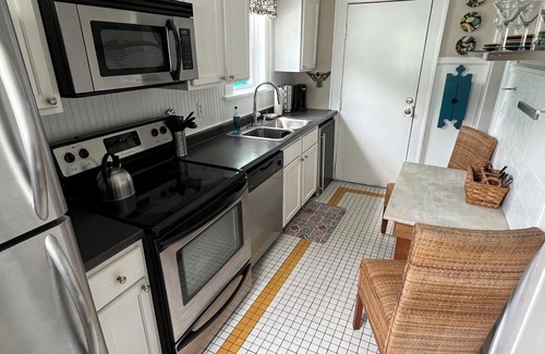 Crescent Lake Apartment | St Pete's Melrose Place - Two Bedroom - Great Location