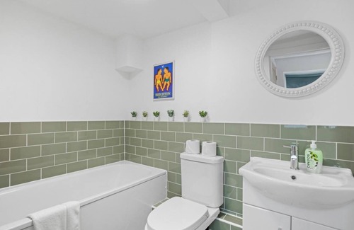 Brighton City Centre Apartment | St Peters Pad By My Getaways Free Parking