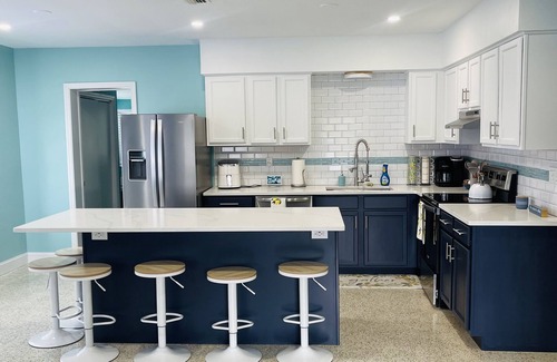 Disston Heights House | St Pete’s Hideaway Oasis - Minutes to the beach, downtown & Tropicana stadium!