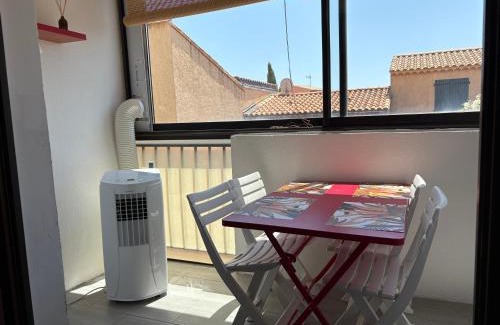 Saint-Pierre-la-Mer Apartment | St Pierre, appartement 600m plage