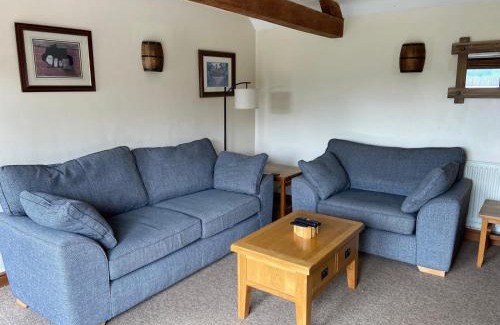 Cirencester House | Stable Cottage, Old Mill Farm, Cotswold Water Park
