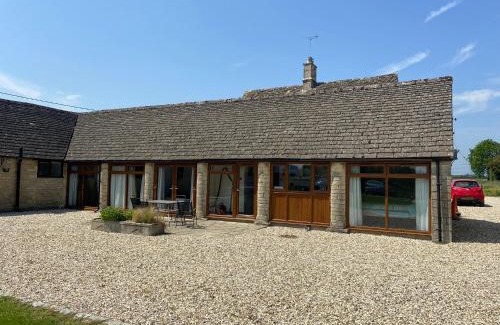 Cirencester House | Stable Cottage, Old Mill Farm, Cotswold Water Park