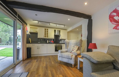 Beaworthy Cottage | STABLE COTTAGE, pet friendly, with a garden in Halwill Junction