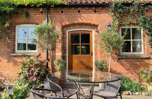 Withernwick Cottage | STABLE COTTAGE, pet friendly, luxury holiday cottage in Withernwick