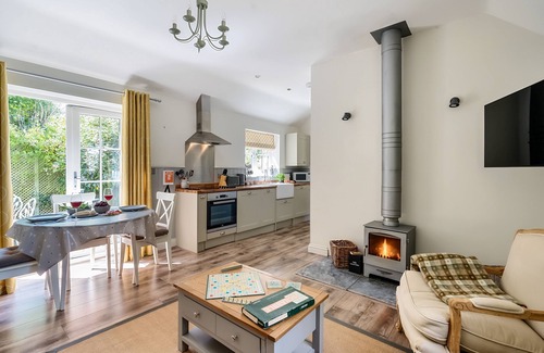 Frome Saint Quinton Cottage | Stable Cottage - sleeps 2 guests in 1 bedroom