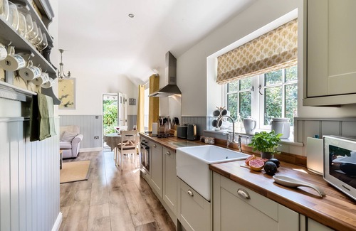 Frome Saint Quinton Cottage | Stable Cottage - sleeps 2 guests in 1 bedroom
