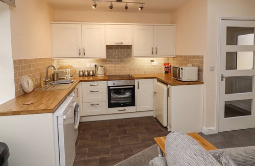 Spilsby Cottage | STABLE END COTTAGE, pet friendly, with a garden in Horncastle