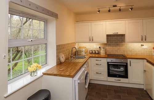 Spilsby Cottage | STABLE END COTTAGE, pet friendly, with a garden in Horncastle