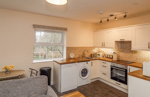 Spilsby Cottage | STABLE END COTTAGE, pet friendly, with a garden in Horncastle