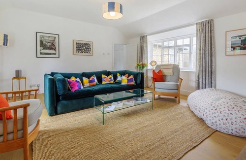 Yeovil Cottage | Stable House - a mkt - marketing that sleeps 6 guests in 3 bedrooms