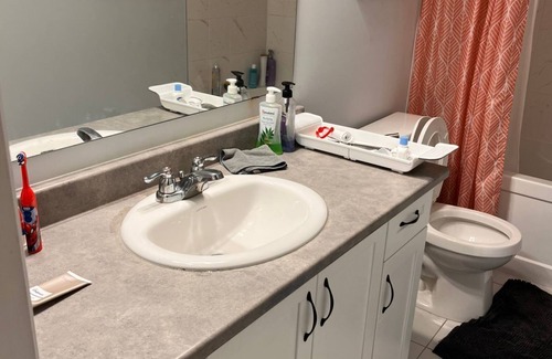 Ottawa Division Condo | Stacked Townhome for Short Term Rental with Kitchen