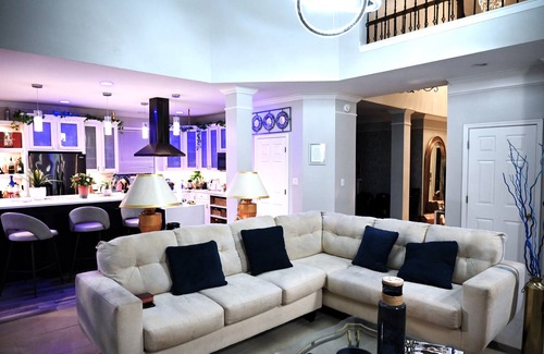 Stockbridge House | Stacy's Staycation on the Southside of Atlanta & 20 mins from the Airport
