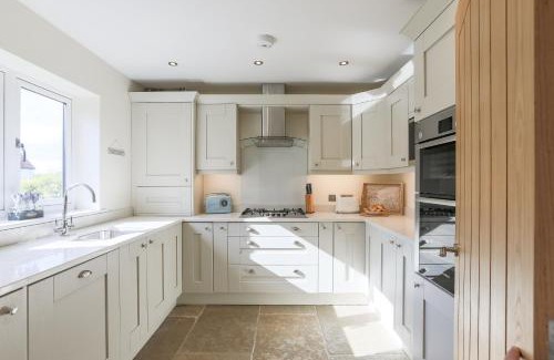 Broadway House | Staddlestone Mews