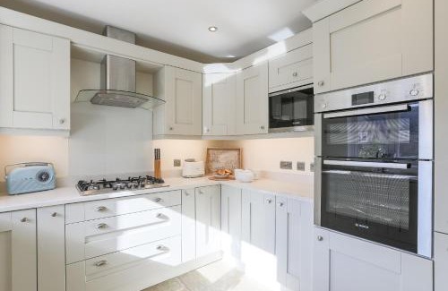 Broadway House | Staddlestone Mews