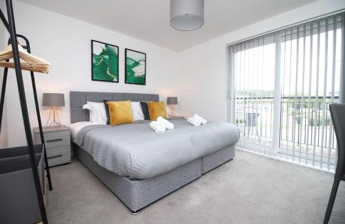 Bon-y-maen Apartment | Stadium Views Modern 2-Bed, Parking & Balcony