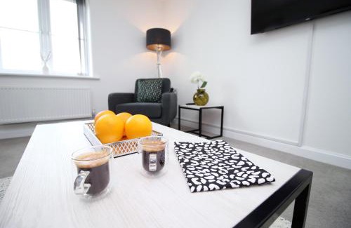Bon-y-maen Apartment | Stadium Views Modern 2-Bed, Parking & Balcony