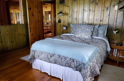 Frazee Cabin | Staff meetup!nCouples stay.nFall Color! n1948 Lake LodgenRustic elegancennnnn