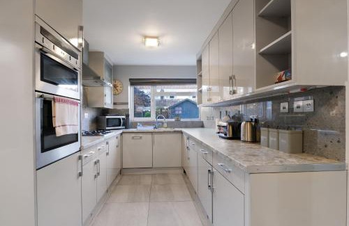 Maidenhead House | Staiforce 2 Bedroom House with Parking testnow
