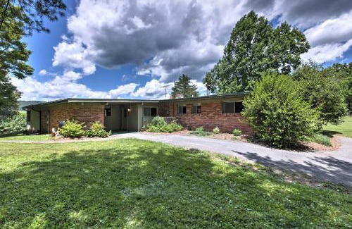 Lexington House | Stair-Free Lexington Home with Blue Ridge Mtn Views!