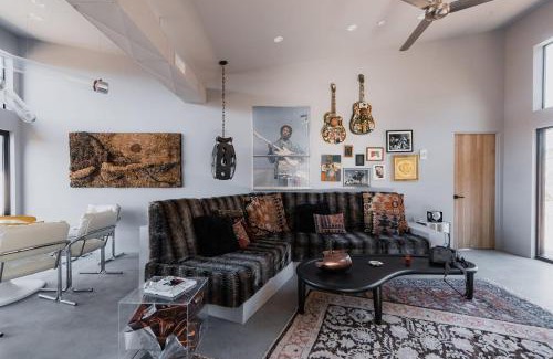 Pioneertown House | Stairway To Heaven By The Cohost Company