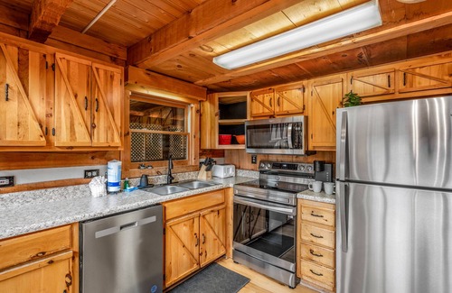 Gatlinburg - Pigeon Forge Cabin | Stairway to Heaven Breathtaking Mountain Views