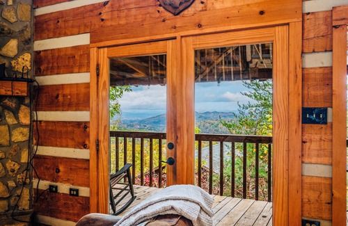 Gatlinburg - Pigeon Forge Cabin | Stairway to Heaven Breathtaking Mountain Views