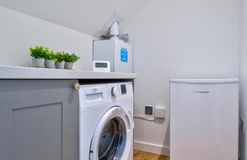 Stamford Apartment | Stamford Central Stay - Stylish 2-Bed Apartment with WiFi