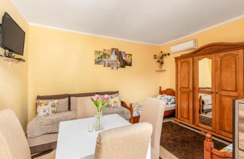 Ratisevina Apartment | Stan na dan, Igalo