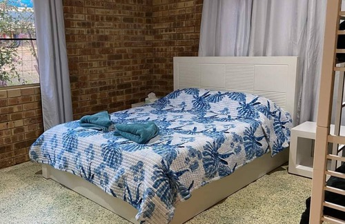 Stanage House | Stanage Bay decked-out, spacious beach house with air-conditioning, boat-parking